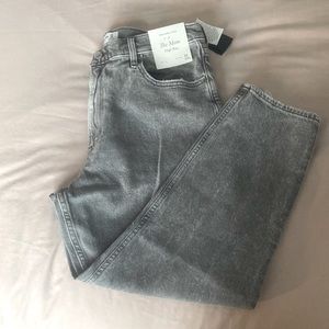 Jeans / Abercrombie & Fitch/ mom jeans/ short/ 32US/ 14 / gray washed